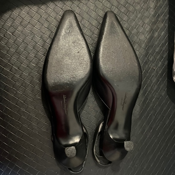 Authentic Salvatore Ferragamo black leather sling back heels sz 8 B - Picture 9 of 9